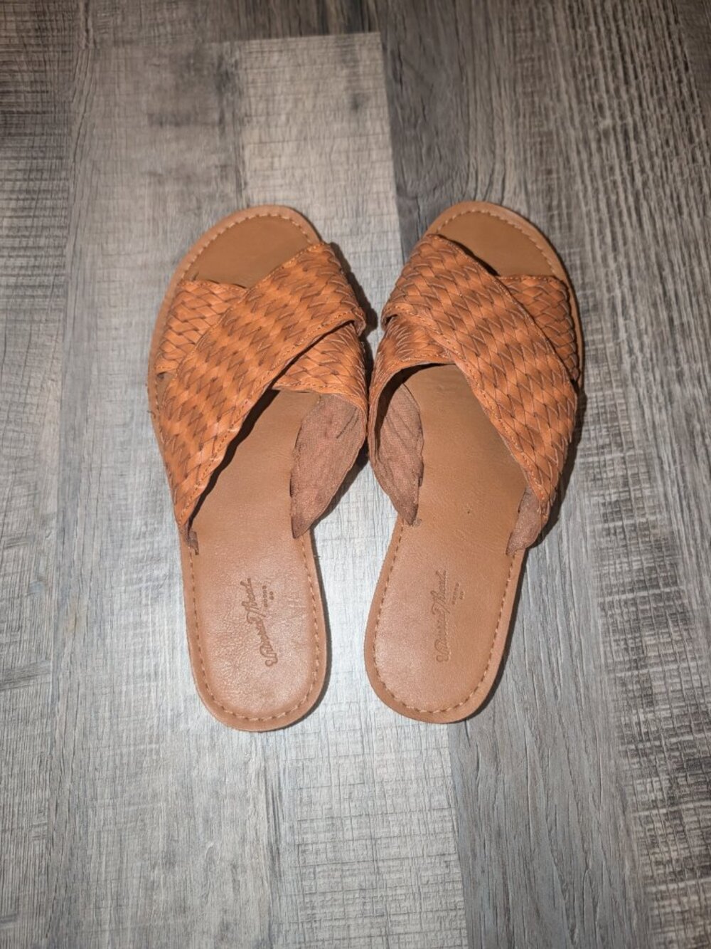 Universal Thread Sandals